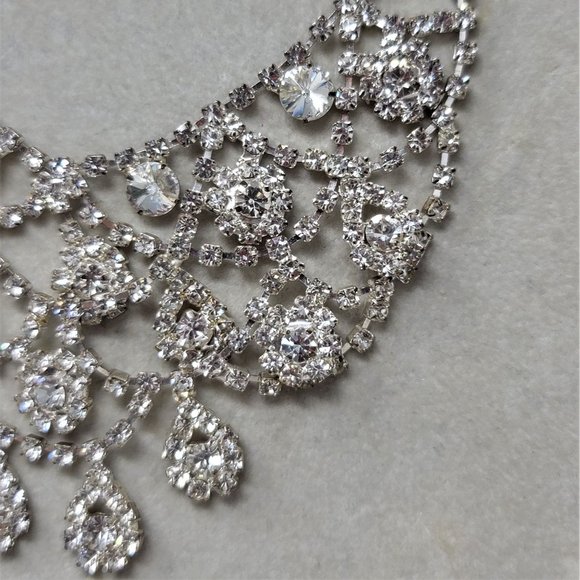 Glamorous Rhinestone Necklace Silver Elegant - Picture 7 of 10